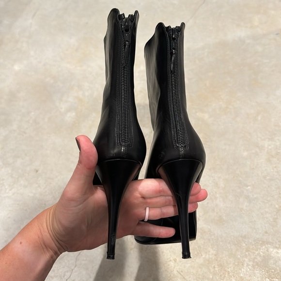 Stuart Weitzman (8.5/9) - Picture 3 of 7